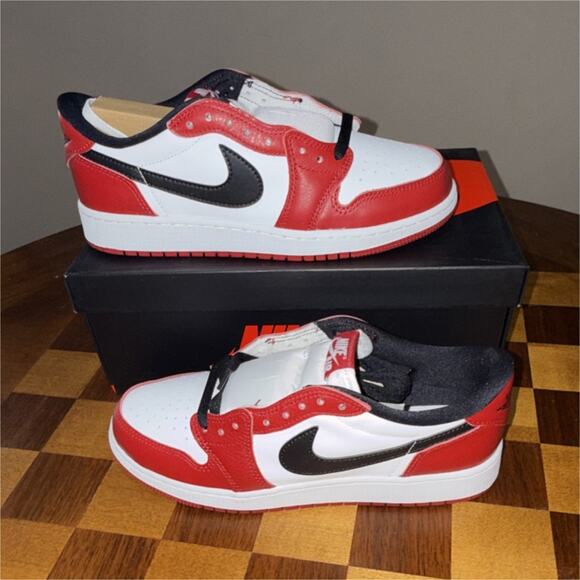 Nike Air Jordan 1 Retro Low OG GS Varsity Red Black 7Y 8.5W